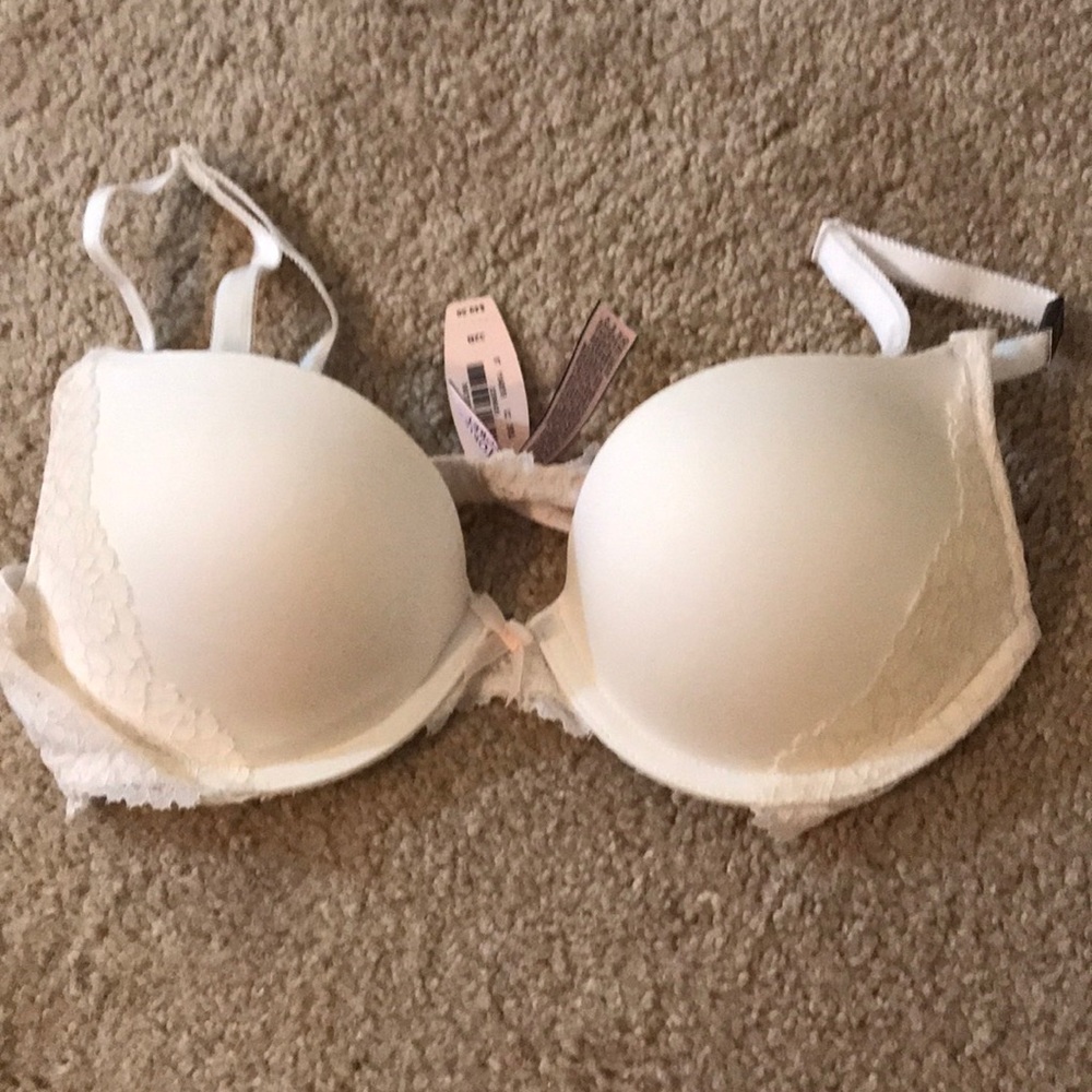 New with tags Victoria’s Secret Bra 32b
